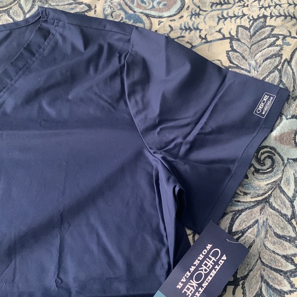NWT Cherokee Modern Classic Scrub Top-XL - Picture 5 of 6